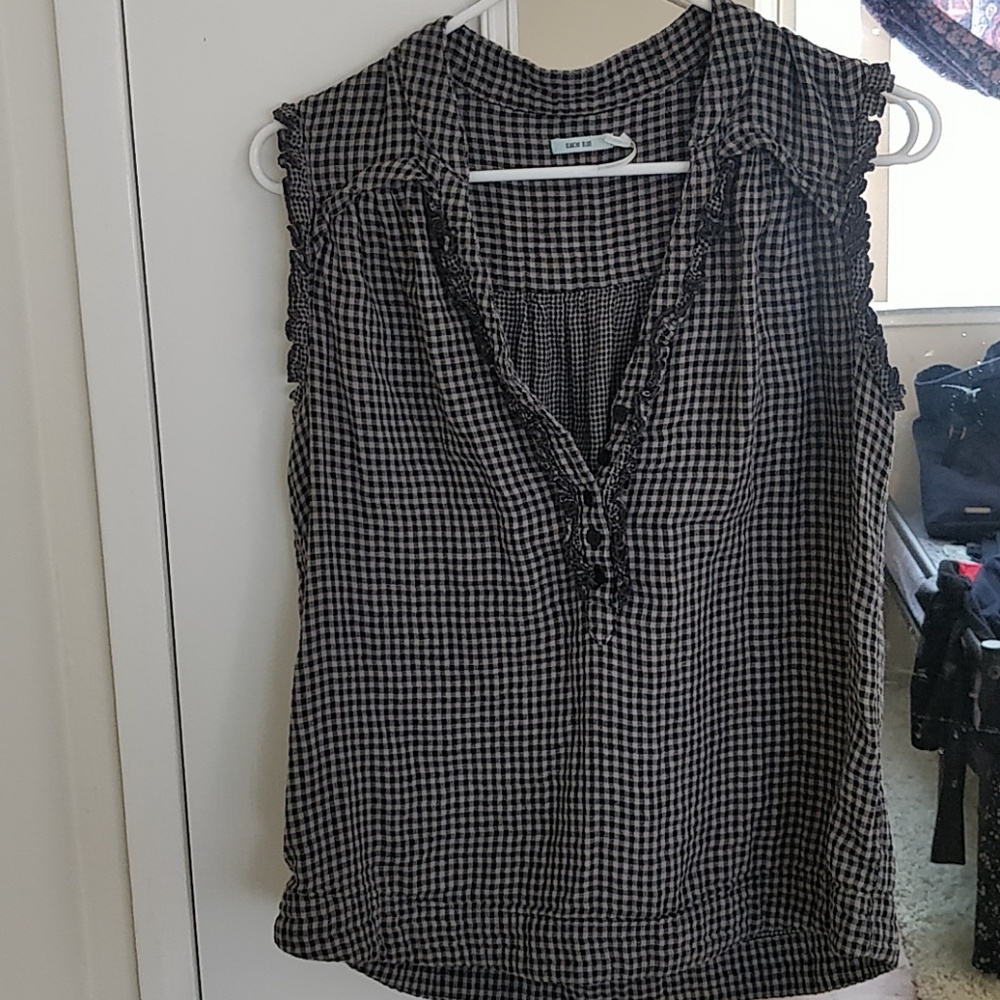 Sleeveless button up blouse
